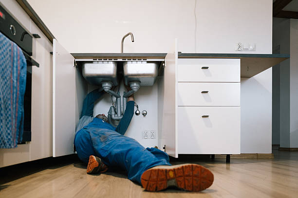 Professional Emergency Plumber technician working in Westport, NC